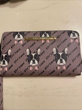 Betsey Johnson  French Bulldog Zip Wallet with Pink Bow Accents fair